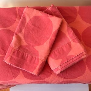 Orange top sheet and pillowcases